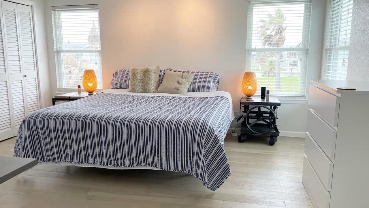 Photo of Bedroom in City-by-the Sea