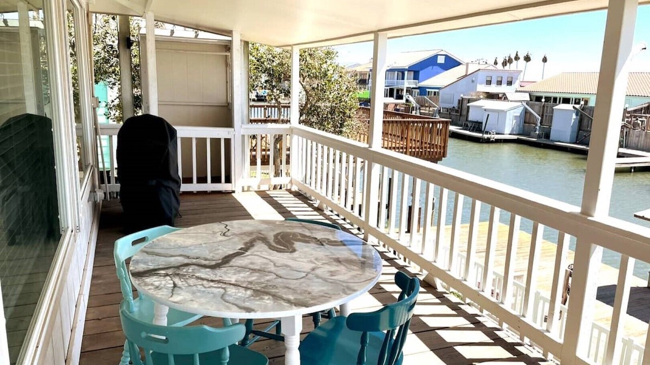 Photo of Outdoor in City-by-the Sea