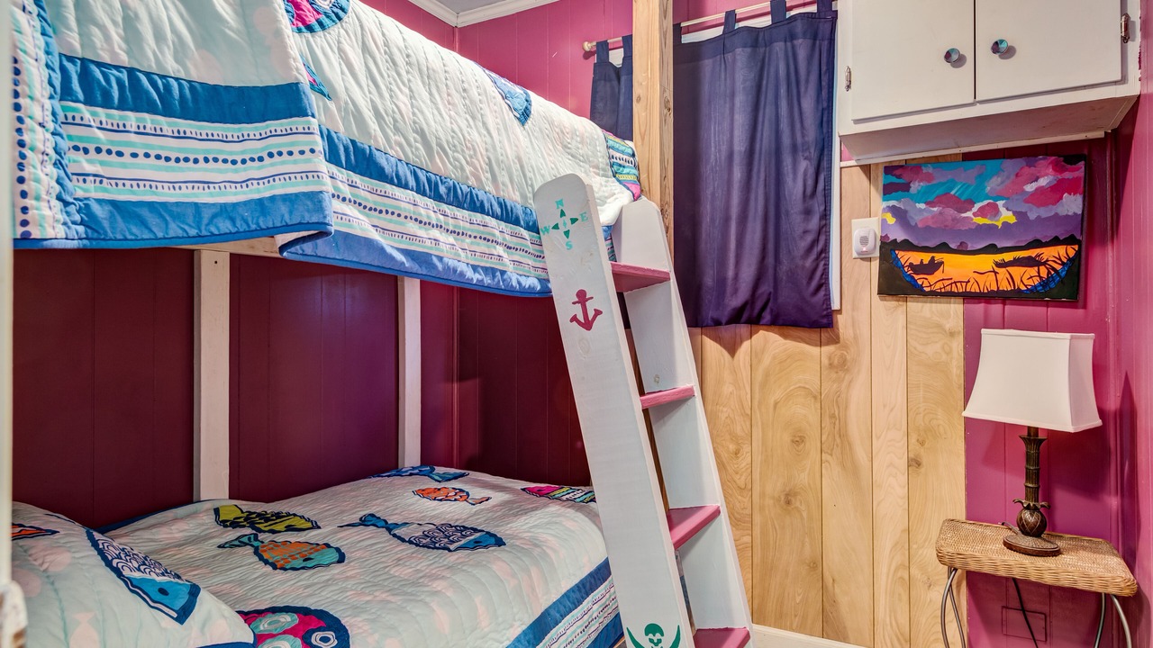 Photo of Bedroom in Cypremort Point
