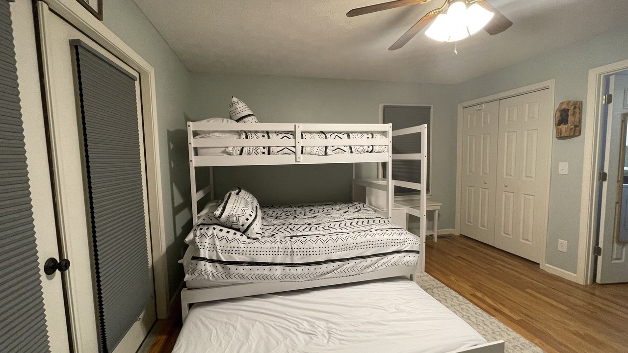 Photo of Bedroom in Walnut Mountain