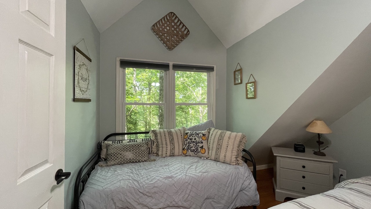 Photo of Bedroom in Walnut Mountain