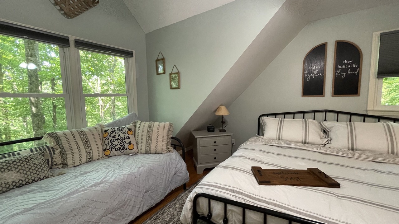 Photo of Bedroom in Walnut Mountain