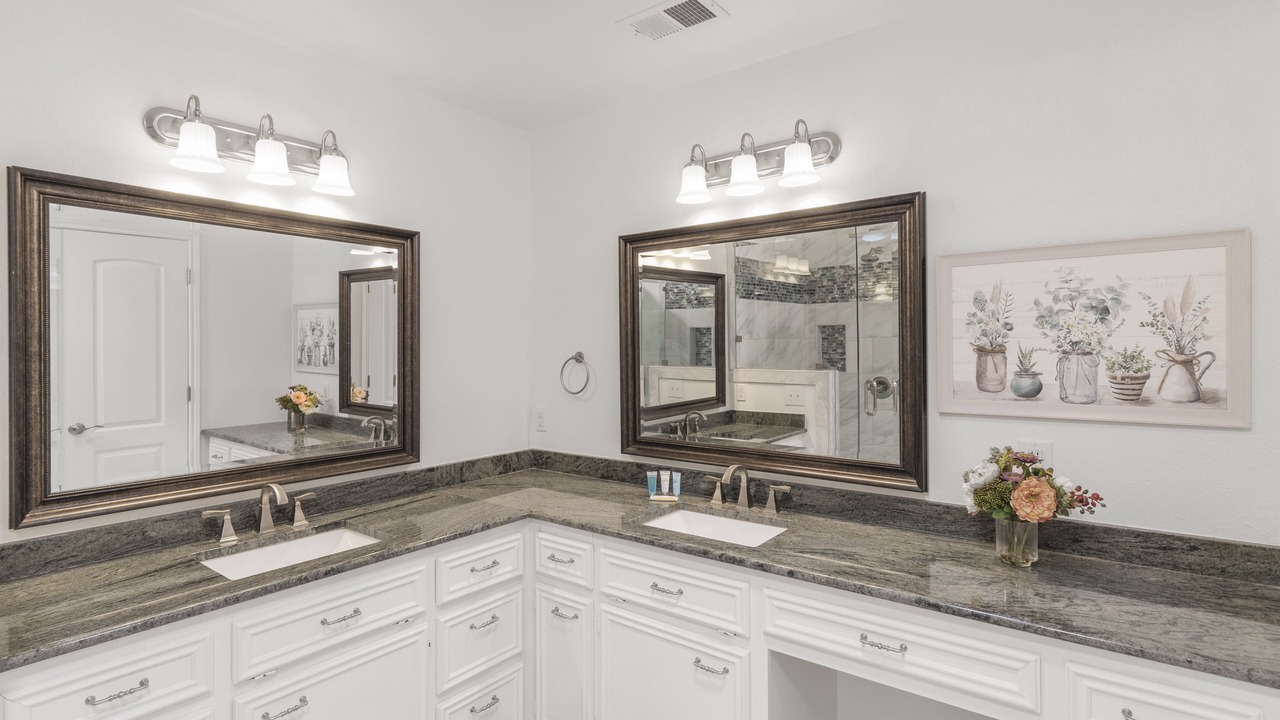 Photo of Bathroom in Carolyn Estates