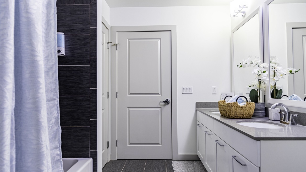Photo of Bathroom in North Buckhead