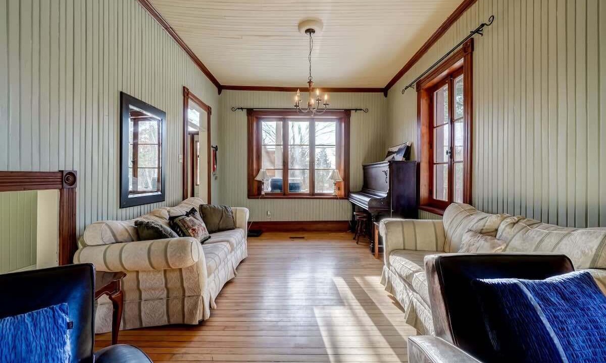 Photo of Livingroom in Lac-des-Plages
