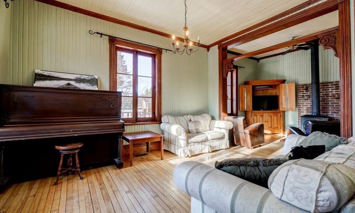 Photo of Livingroom in Lac-des-Plages