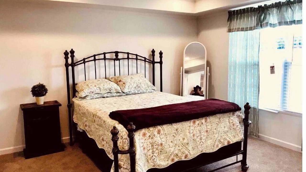 Photo of Bedroom in Hollywood