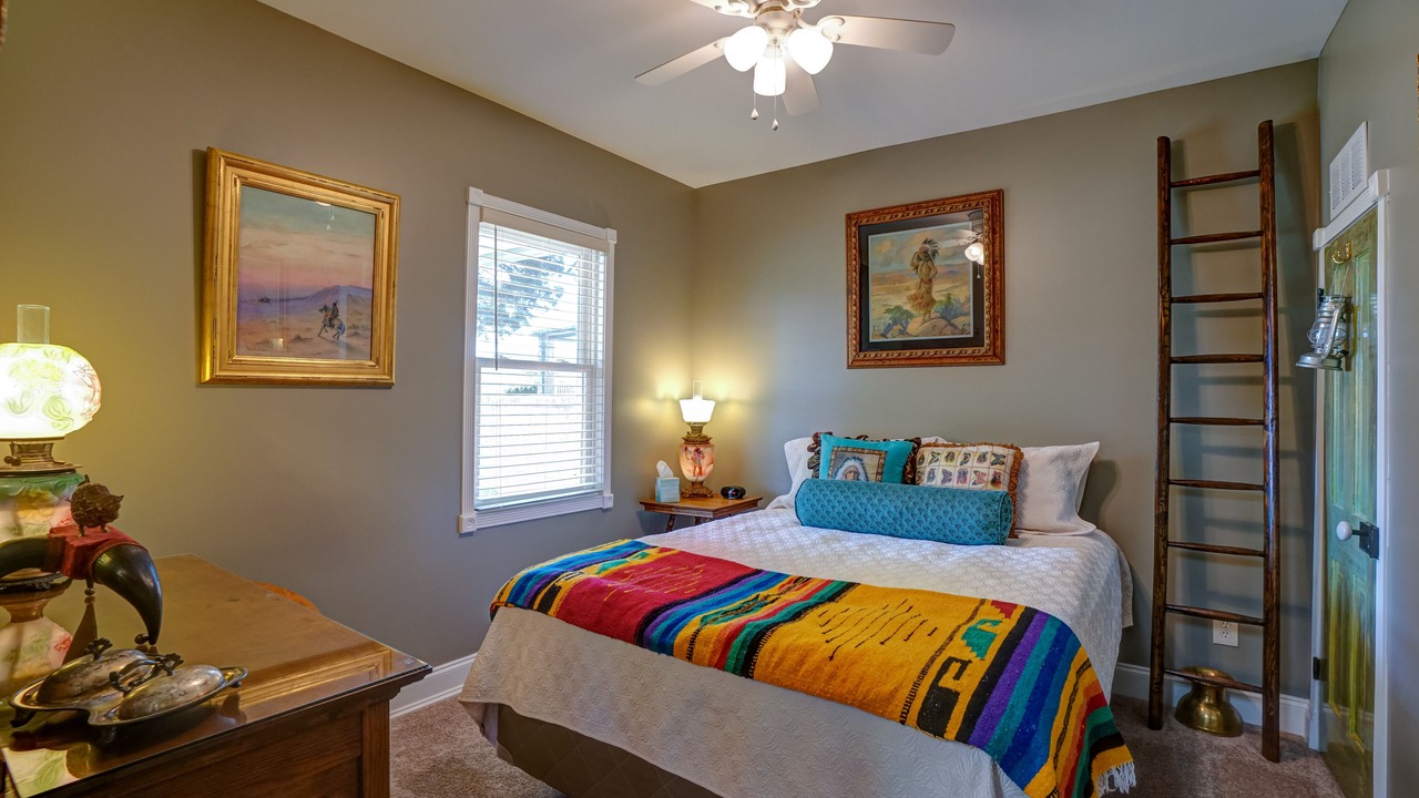 Photo of Bedroom in Cottonwood Falls