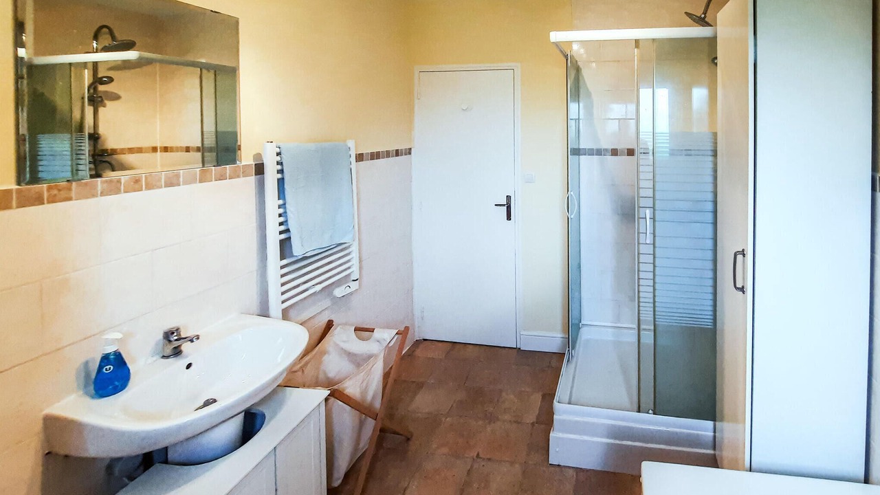 Photo of Bathroom in Chelun