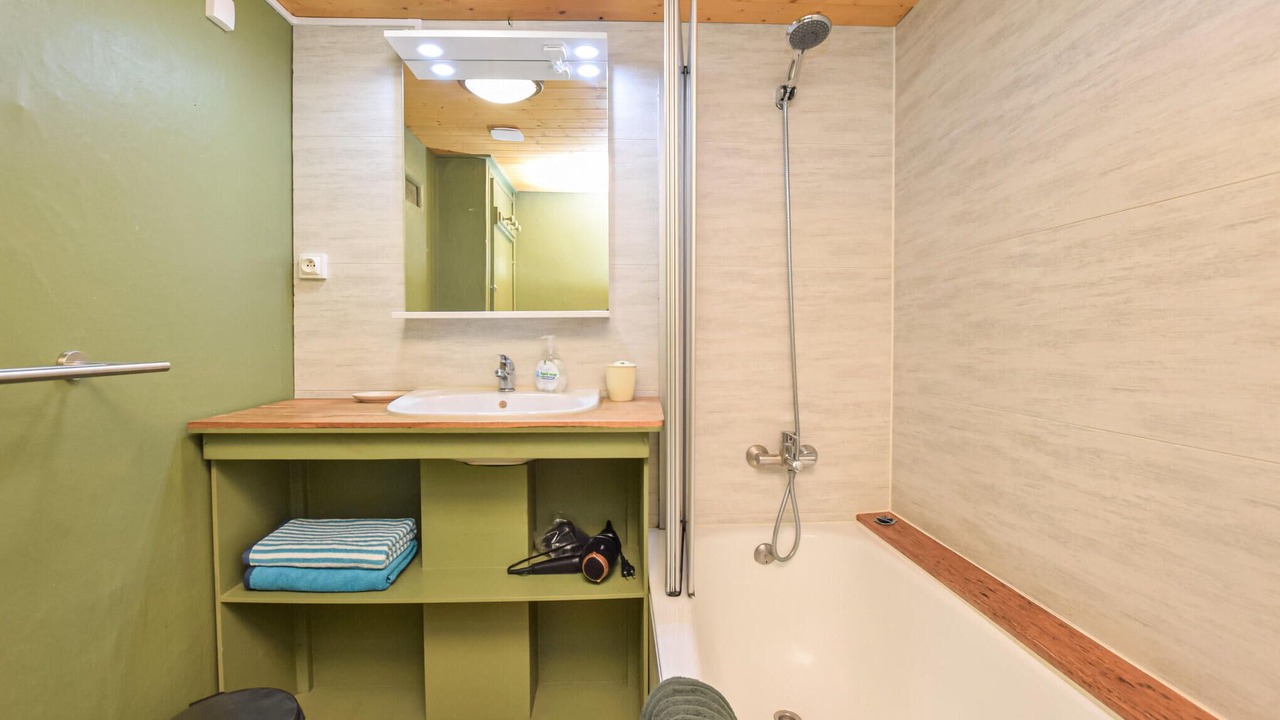 Photo of Bathroom in Saint-Pierre-de-Cormeilles