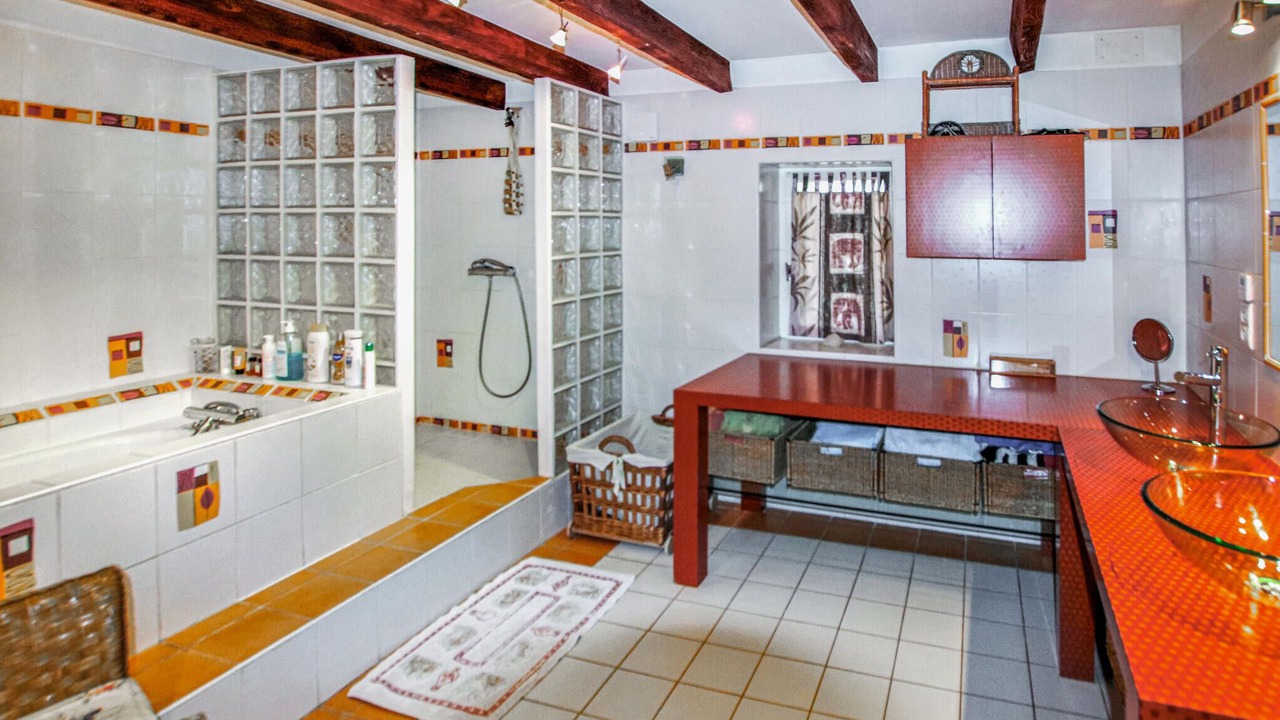 Photo of Bathroom in Loriol-sur-Drome