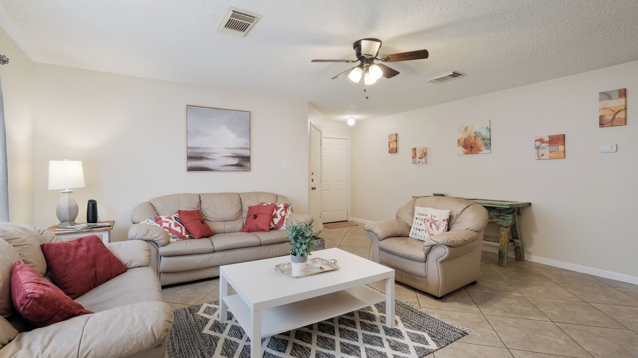 Photo of Livingroom in Northwest Crossing