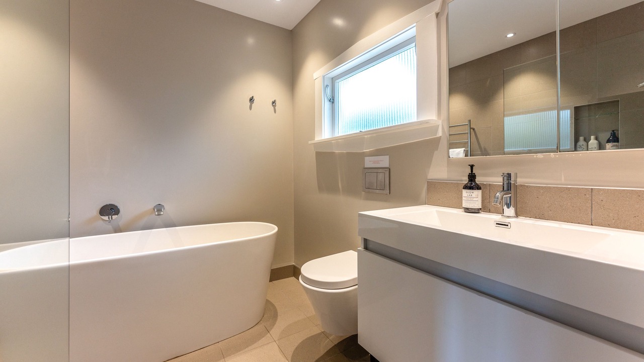 Photo of Bathroom in Onetangi