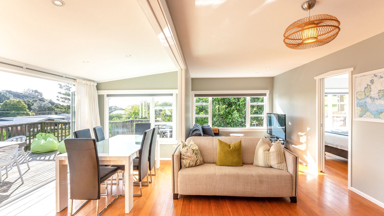 Photo of Livingroom in Onetangi