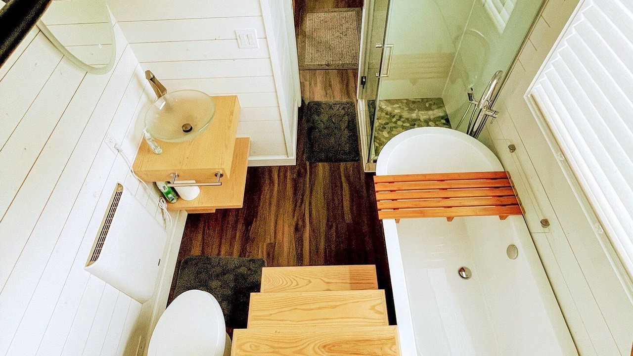 Photo of Bathroom in Waldport