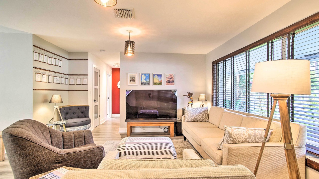 Photo of Livingroom in Oakland Park