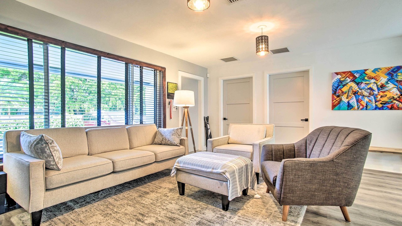 Photo of Livingroom in Oakland Park