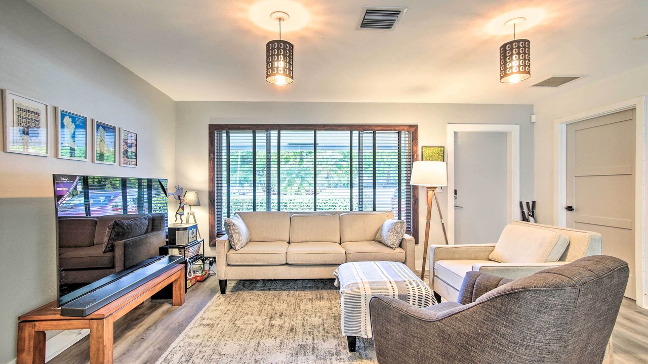 Photo of Bedroom in Oakland Park