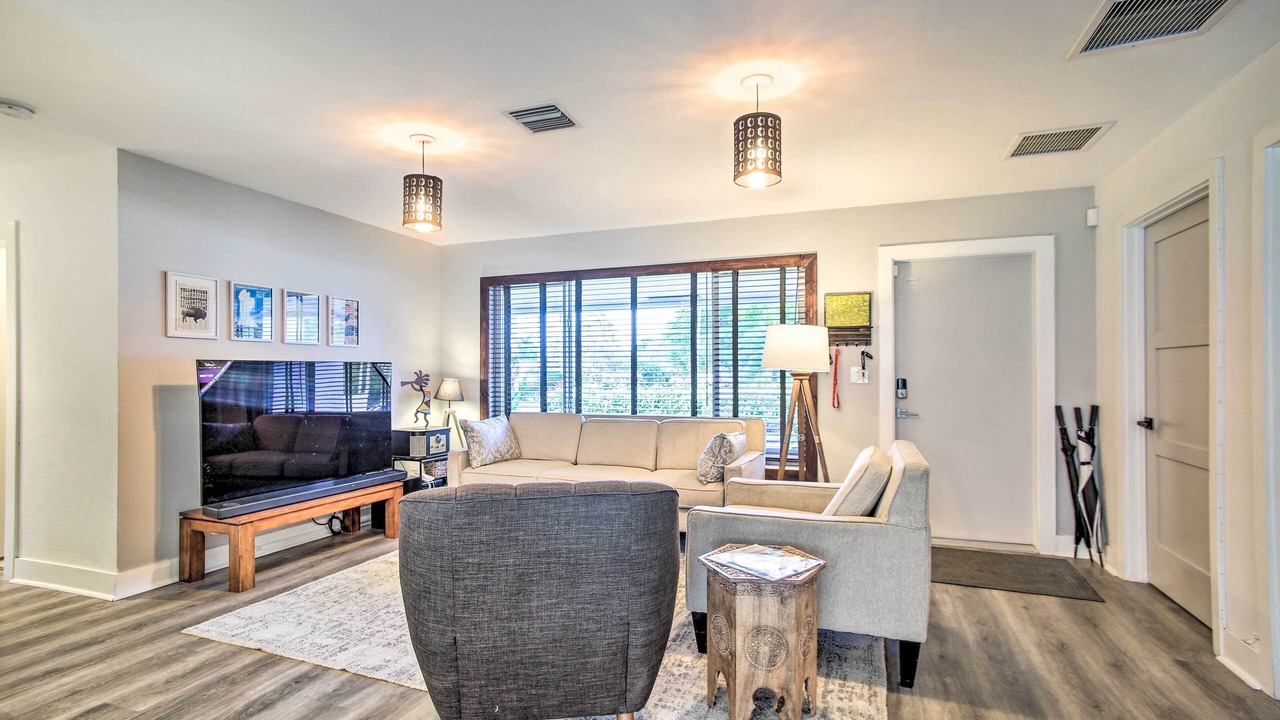 Photo of Livingroom in Oakland Park