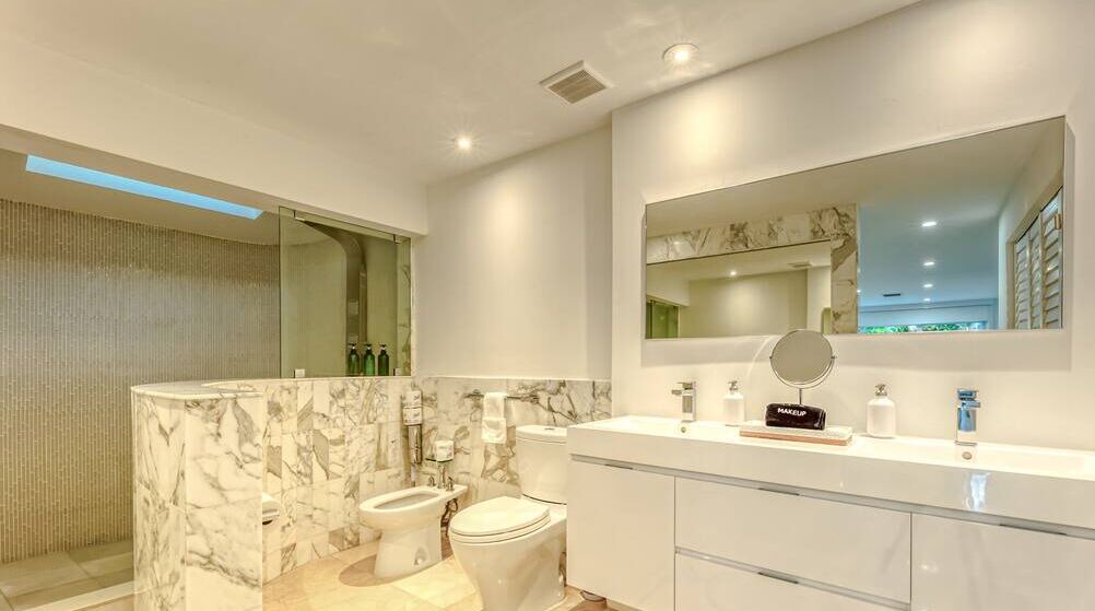 Photo of Bathroom in Harbor Beach