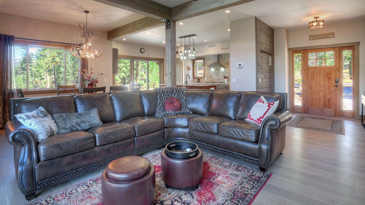 Photo of Livingroom in Columbine Lake
