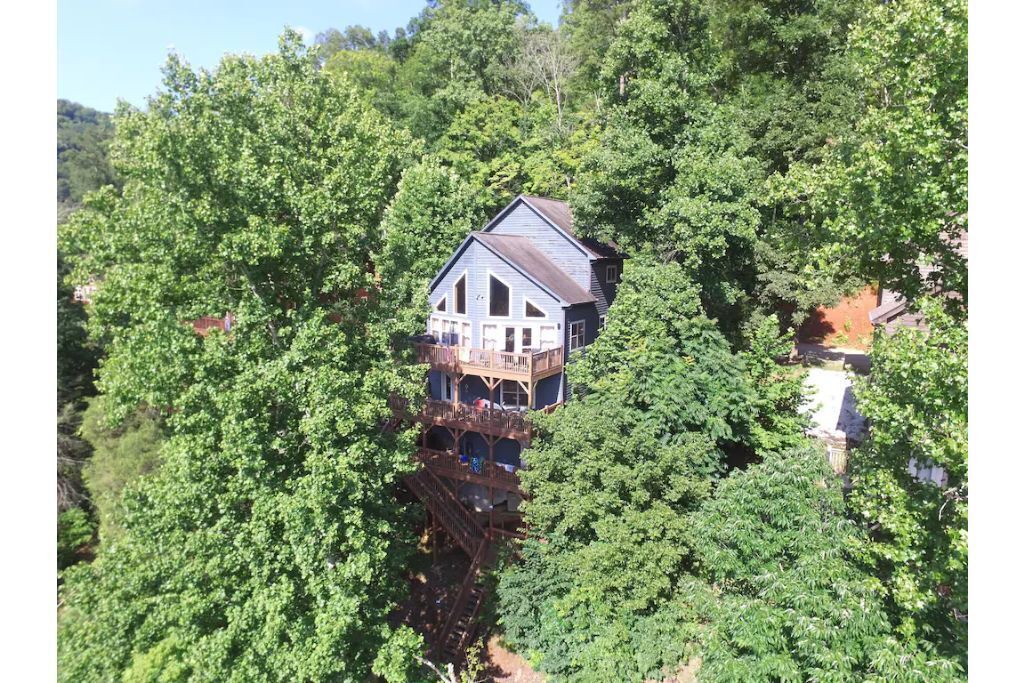 Photo of Outdoor in Lakeside Estates