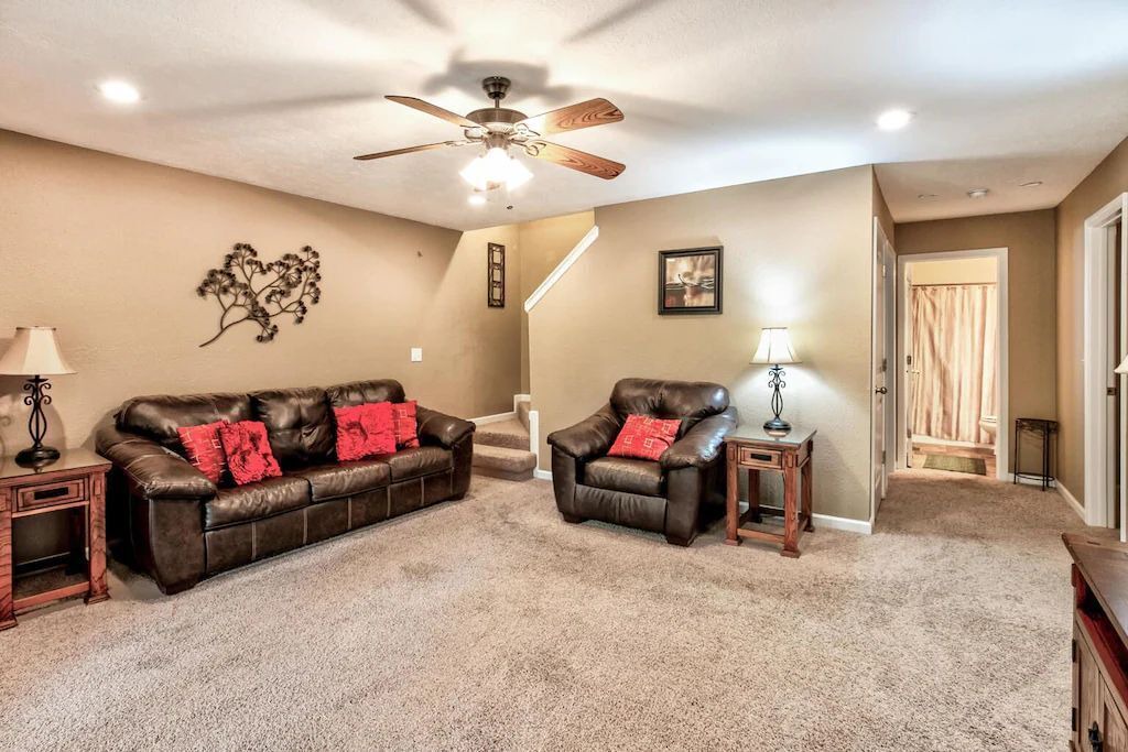 Photo of Livingroom in Lakeside Estates