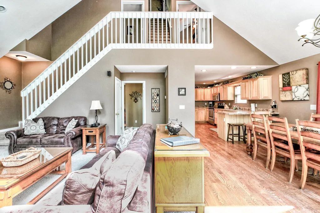 Photo of Livingroom in Lakeside Estates