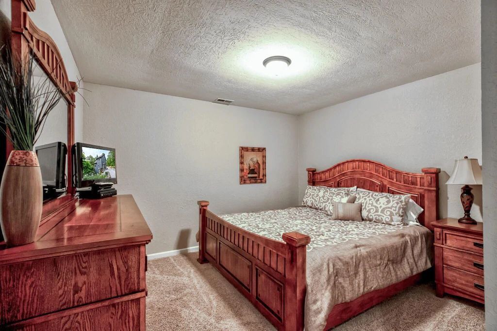 Photo of Bedroom in Lakeside Estates