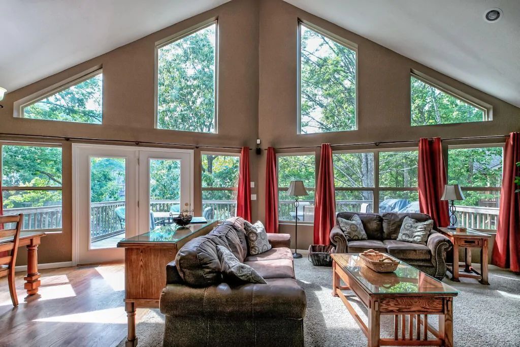 Photo of Livingroom in Lakeside Estates