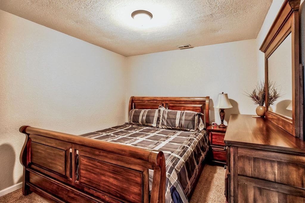 Photo of Bedroom in Lakeside Estates