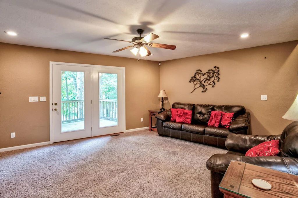 Photo of Livingroom in Lakeside Estates