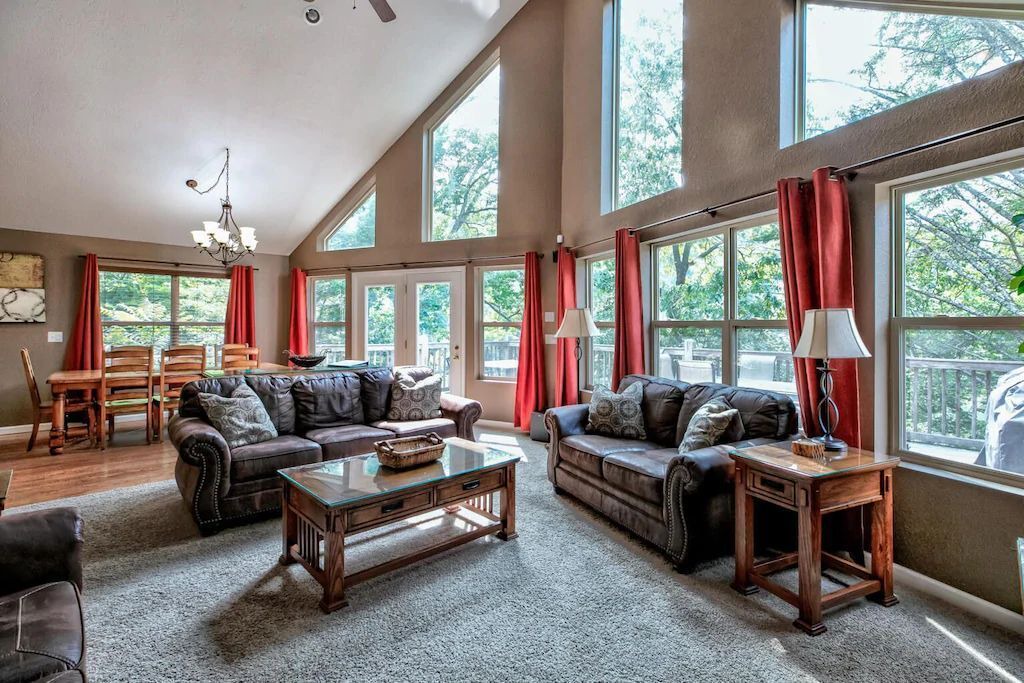Photo of Livingroom in Lakeside Estates