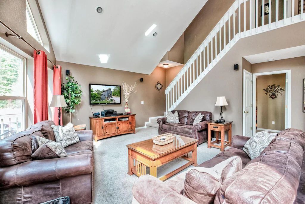 Photo of Livingroom in Lakeside Estates
