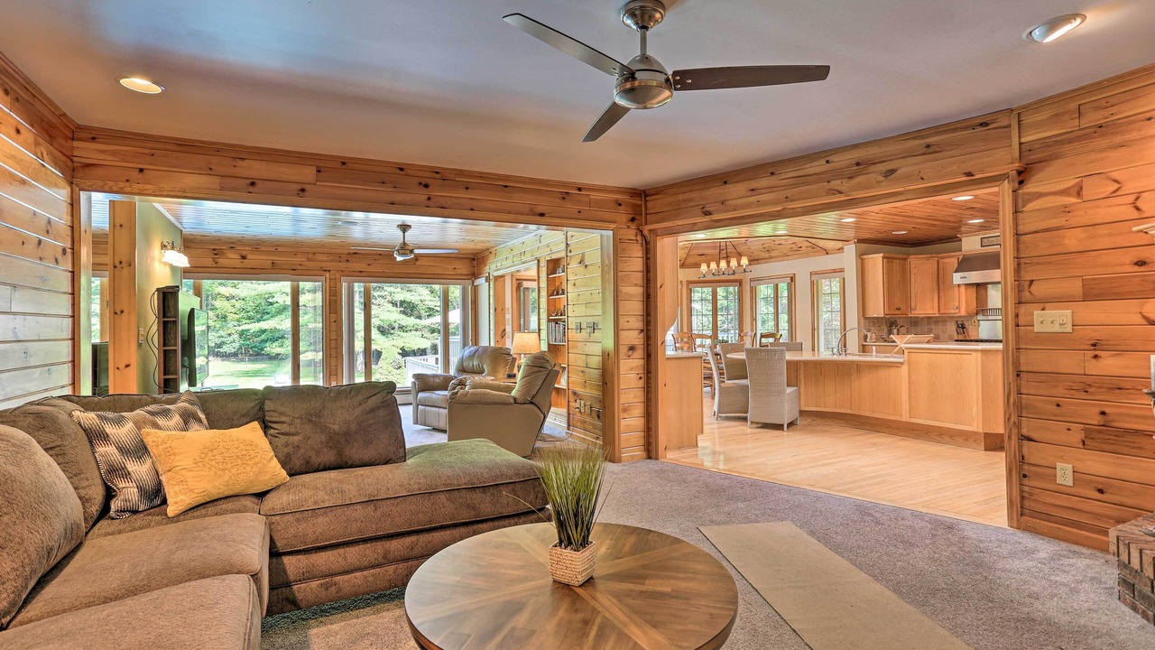Photo of Livingroom in Hancock