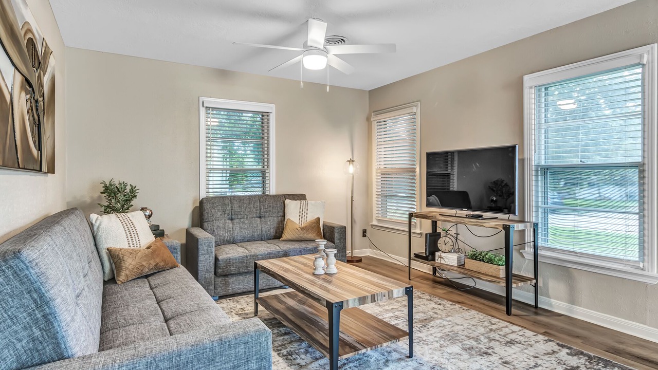 Photo of Livingroom in College Station