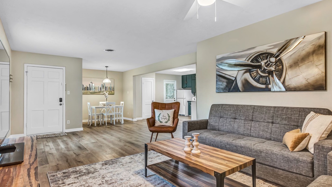 Photo of Livingroom in College Station