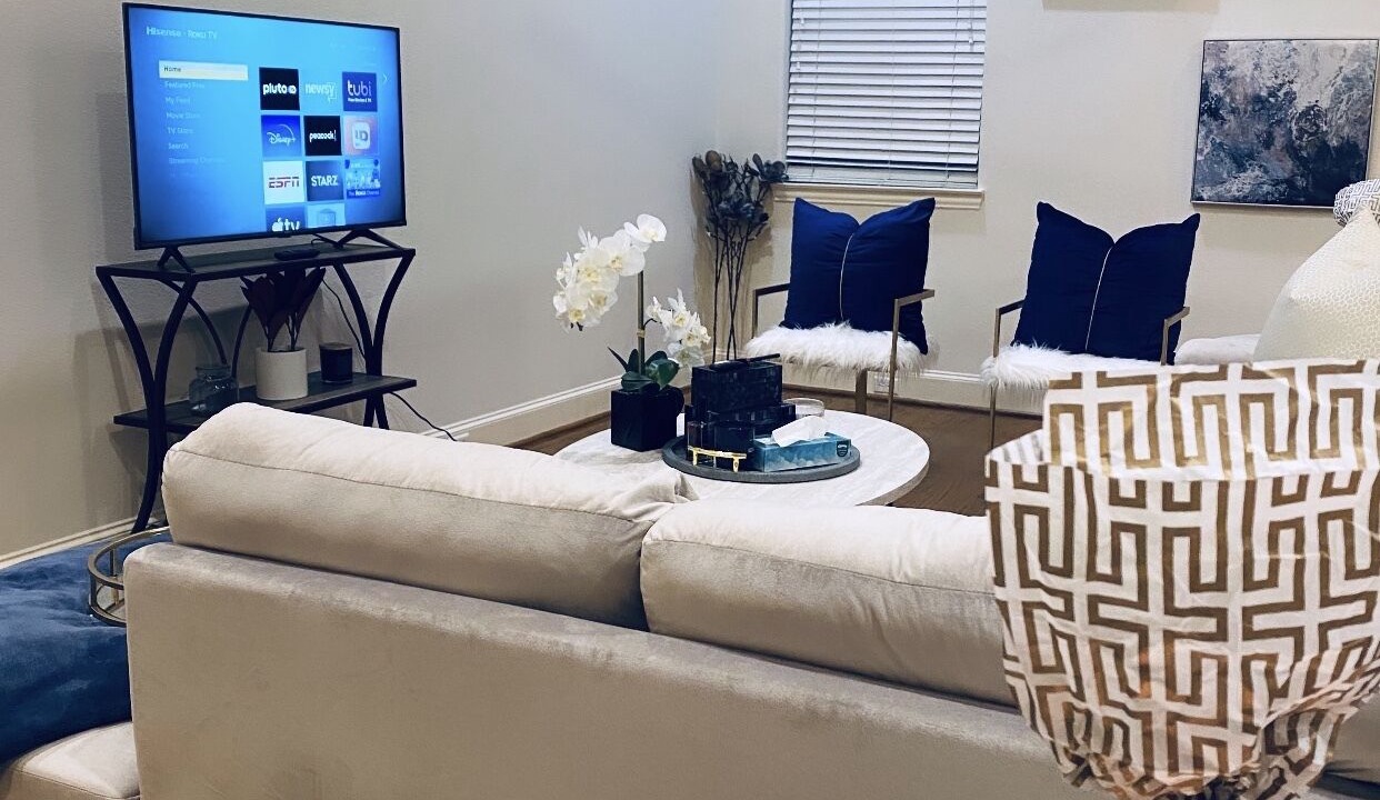 Photo of Livingroom in Woodlake - Briar Meadow