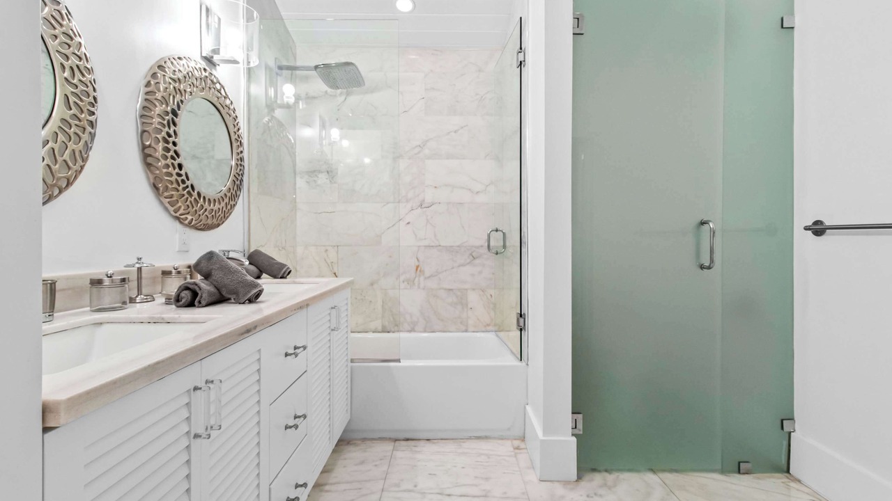 Photo of Bathroom in El Portal