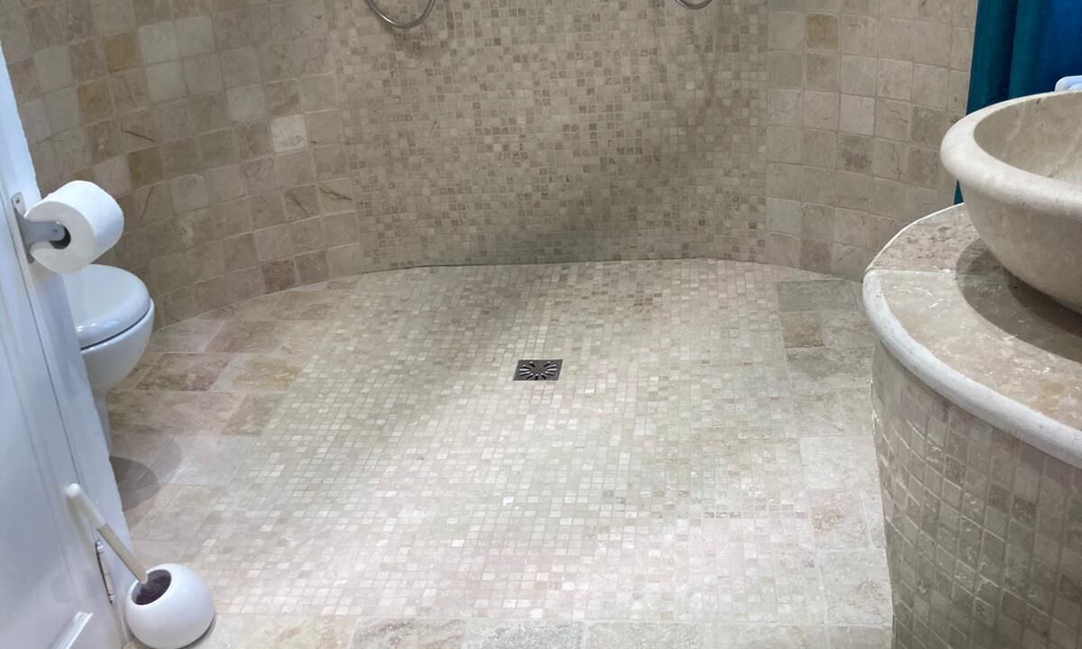 Photo of Bathroom in Nyons