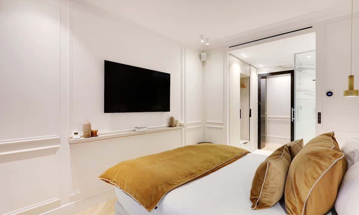 Photo of Bedroom in 8th Arrondissement