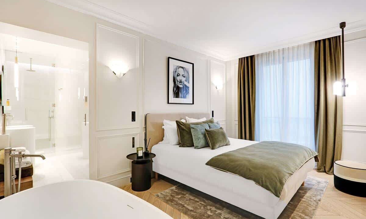 Photo of Bedroom in 8th Arrondissement