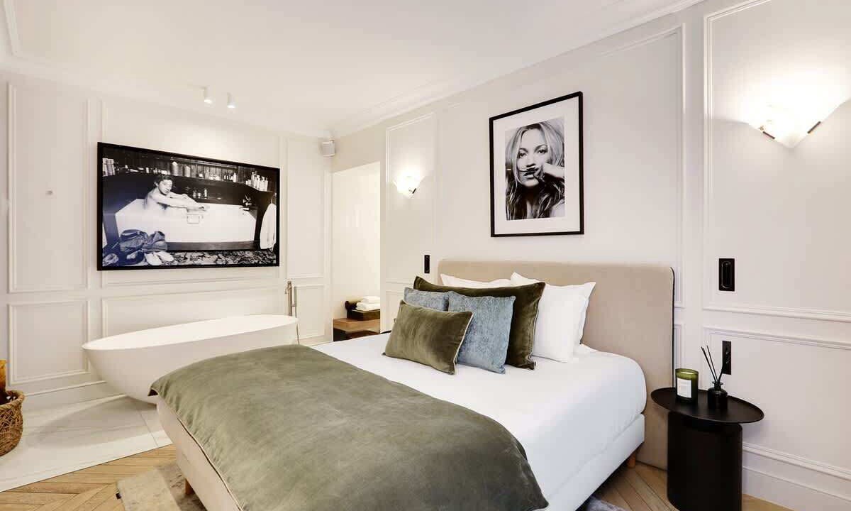 Photo of Bedroom in 8th Arrondissement