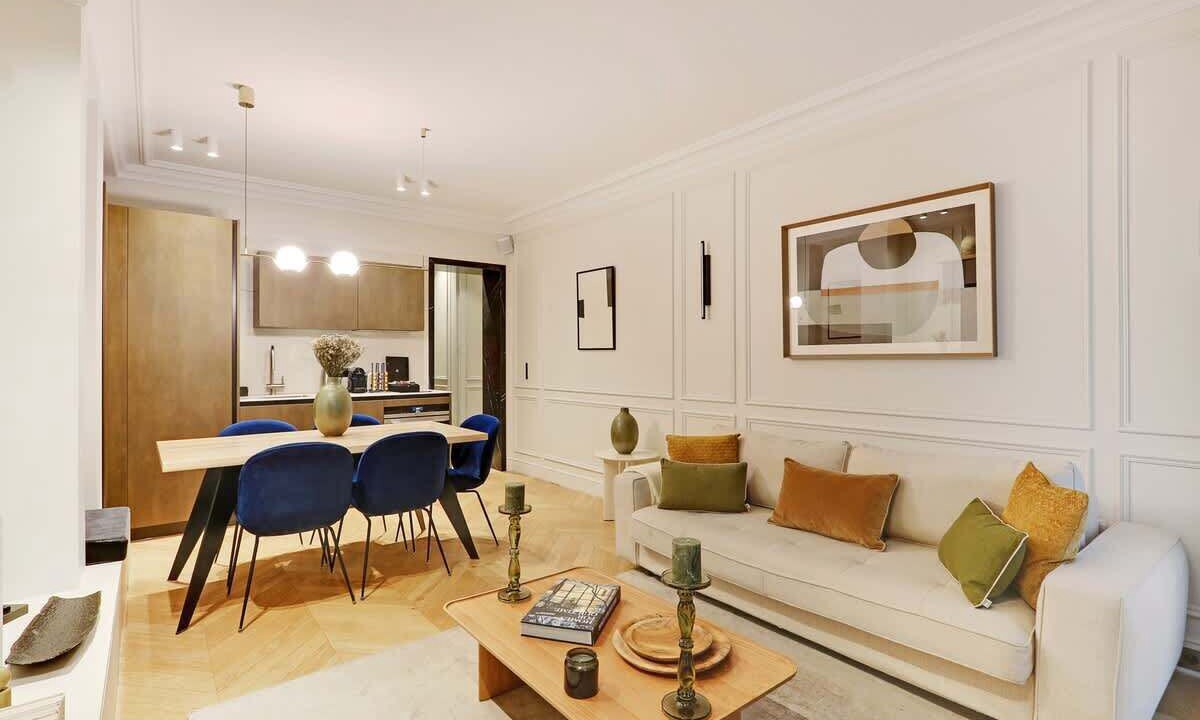 Photo of Livingroom in 8th Arrondissement