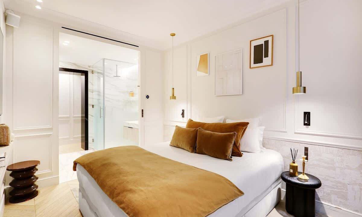 Photo of Bedroom in 8th Arrondissement