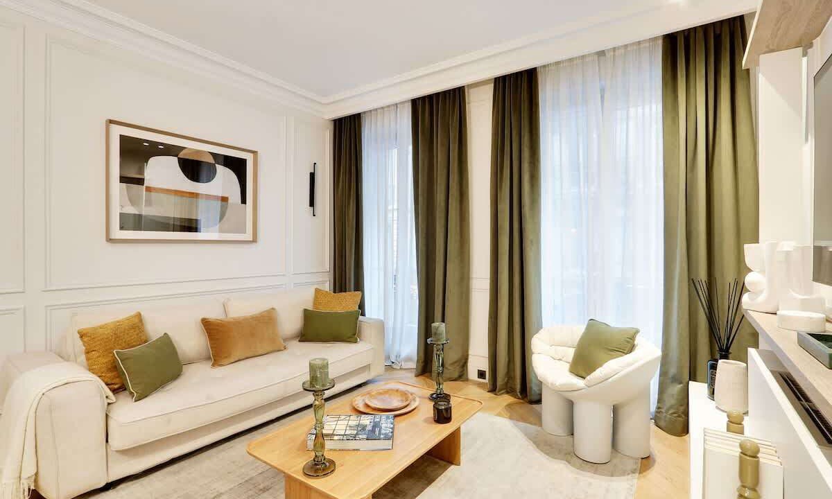 Photo of Livingroom in 8th Arrondissement