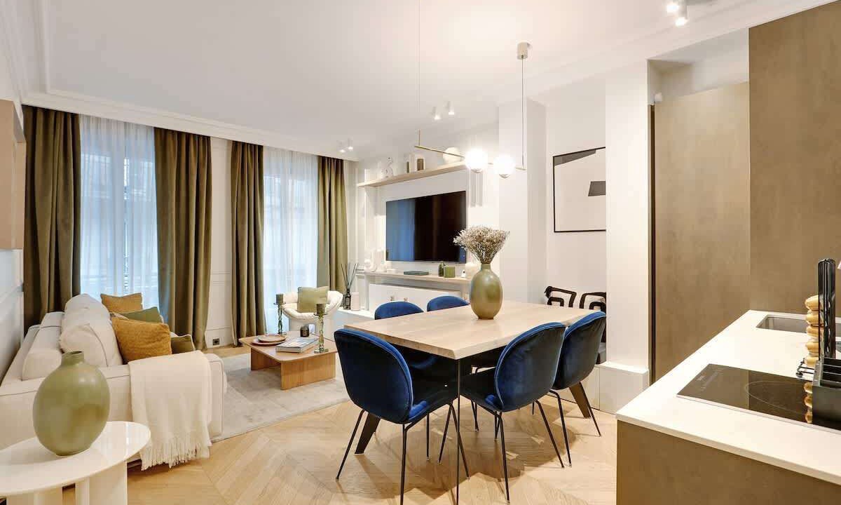 Photo of Livingroom in 8th Arrondissement