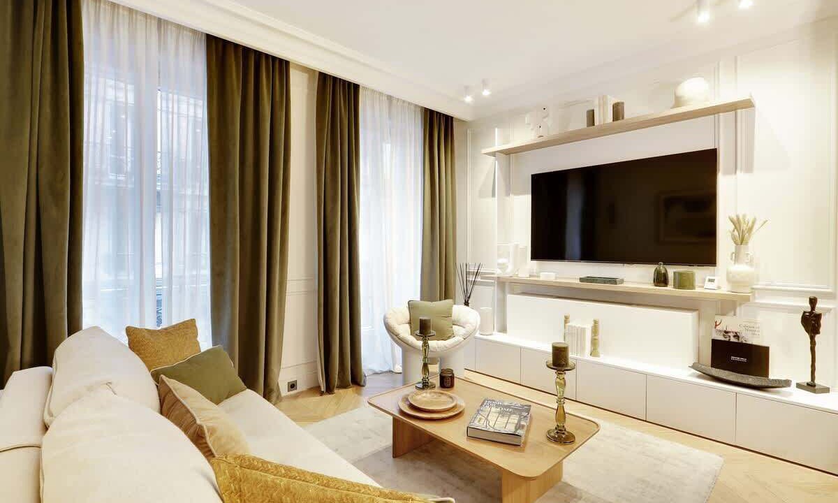 Photo of Livingroom in 8th Arrondissement