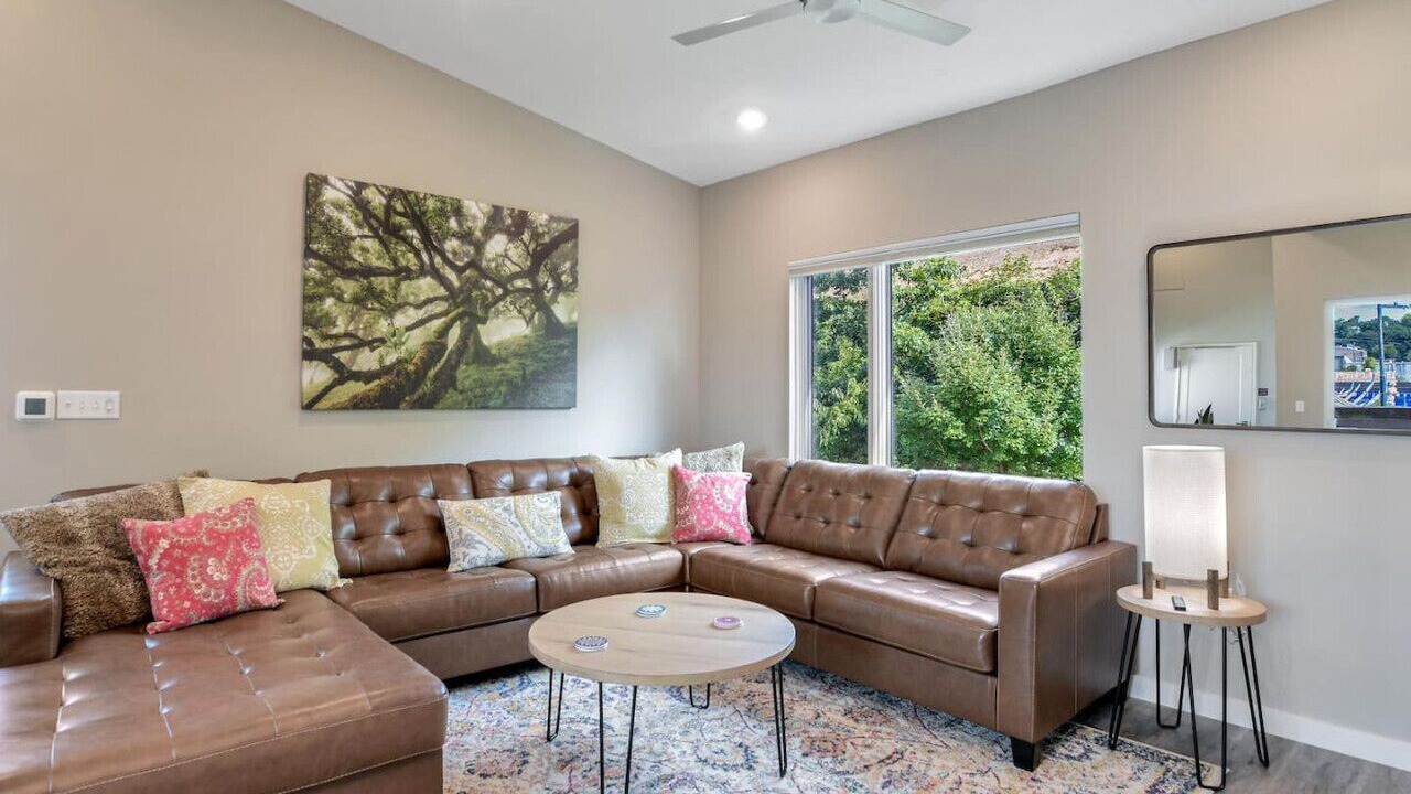 Photo of Livingroom in Asheville