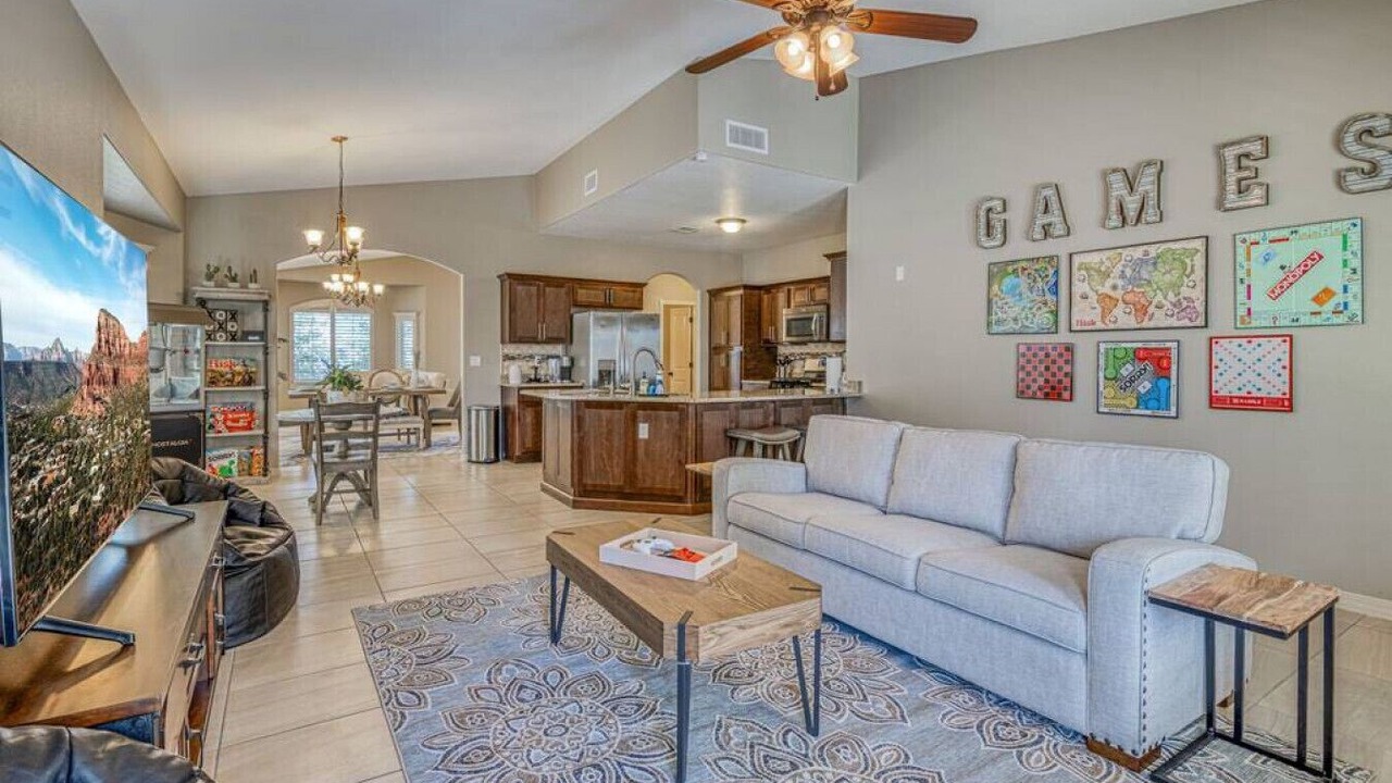 Photo of Livingroom in Biggs Field